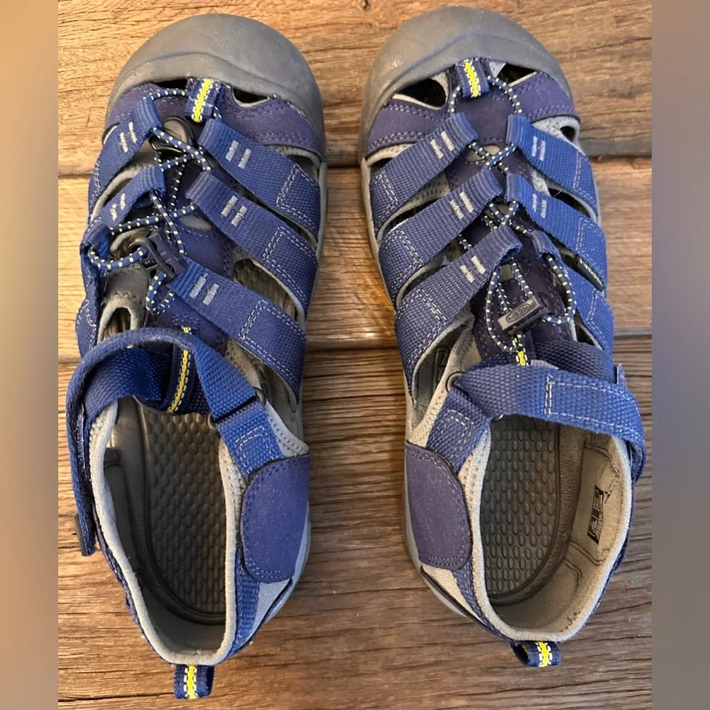 NWOT KIDS KEEN WATER SHOE SANDALS - SIZE 6 YOUTHS BIG BOYS